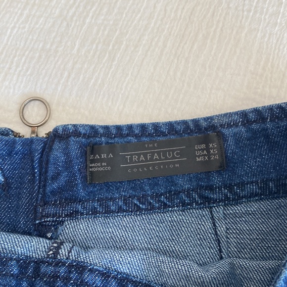 Zara - Mini Jean Skirt - Picture 3 of 3